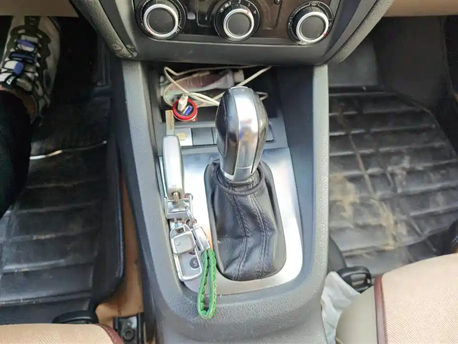 Volkswagen Sagitar 2014 Facelift 1.6L Automatic Comfort фото 16