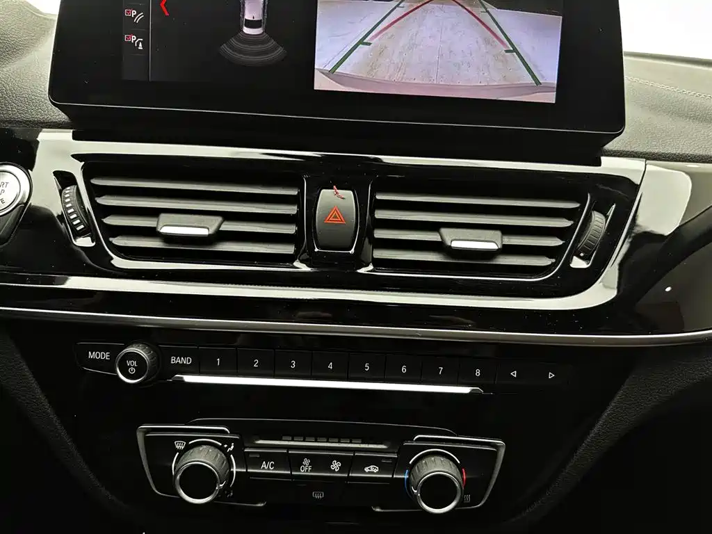 BMW 1 Series 2021 120i M Sport Shadow Edition фото 15