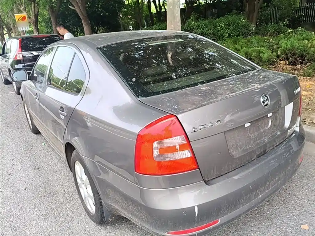 Škoda Octavia 2015 Classic 1.6L Automatic Elite Edition фото 5