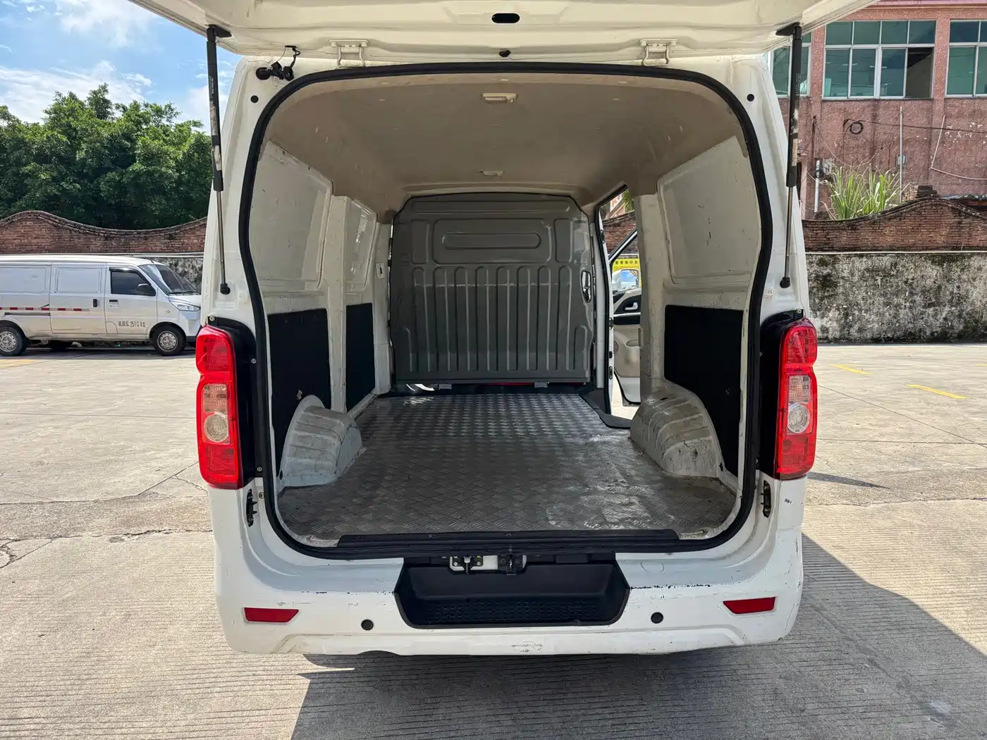 Changan Kaicheng Changan Ruixing EM80 2022 2022 Flat Roof Tailgate 2-seater 60kW 41.86kWh