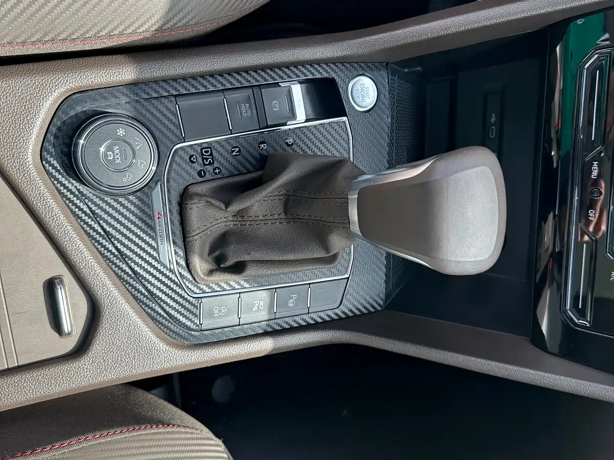Volkswagen Tiguan L 2022 380TSI Automatic 4WD R-Line Flagship 7-Seater фото 17
