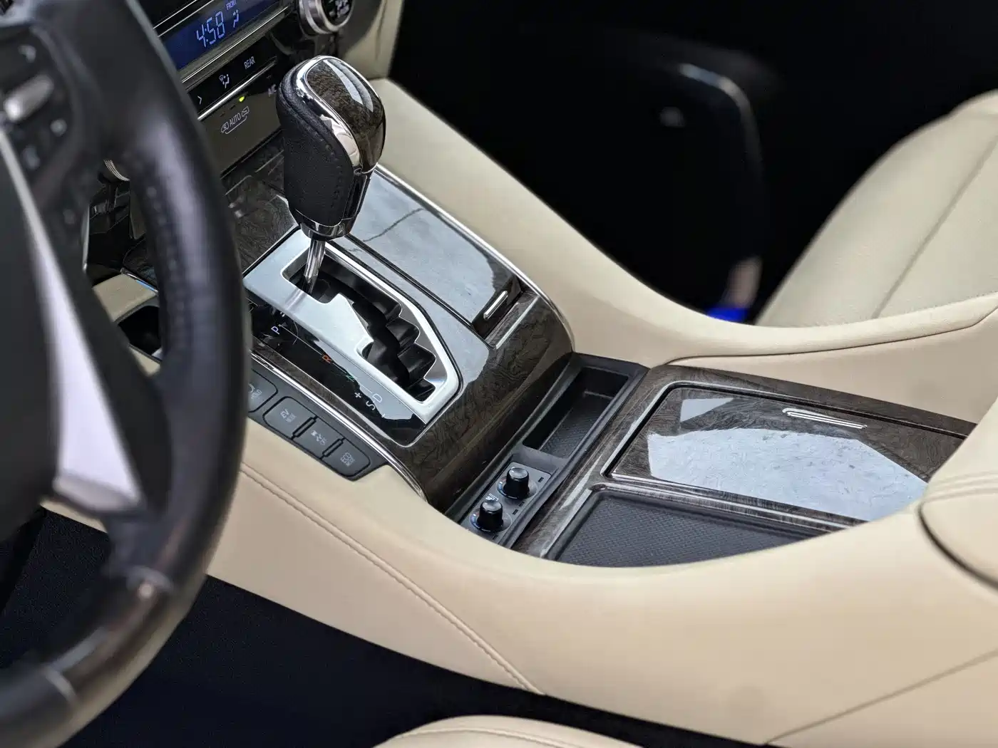 Toyota Vellfire 2019 Hybrid 2.5L HV Premium Edition фото 15