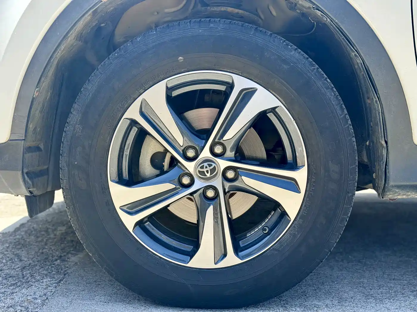 Toyota RAV4 Rongfang 2015 2.0L CVT 2WD Trend Edition фото 12