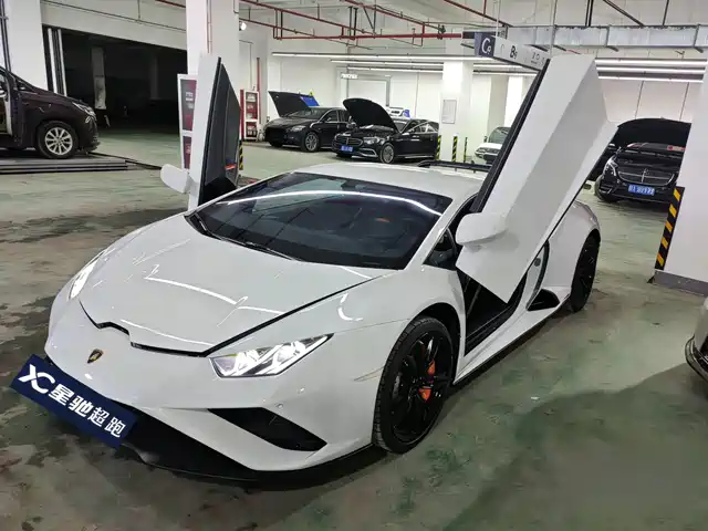 LAMBORGHINI HURACÁN