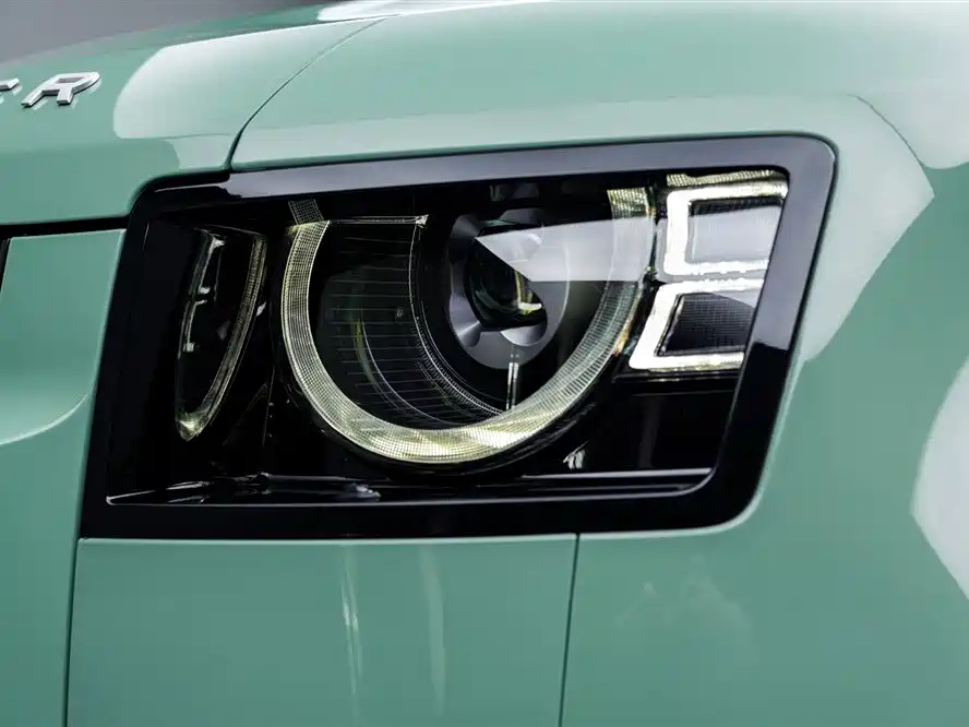 Land Rover Defender 2023 110 3.0T P400 75th Anniversary Legend Edition фото 7