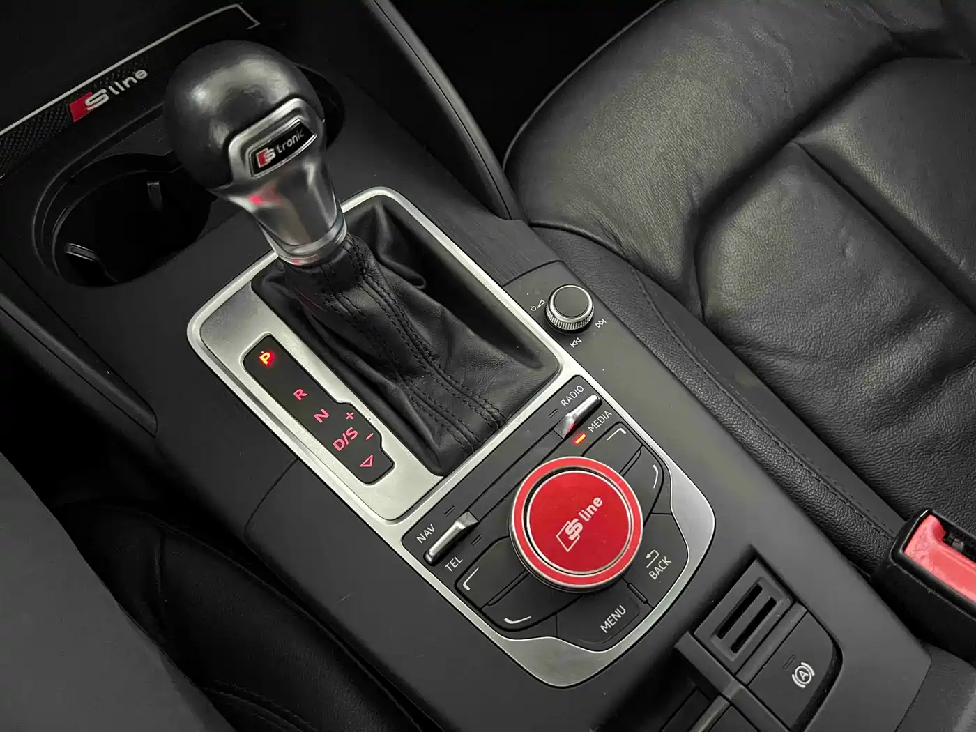 Audi A3 2015 Limousine 40 TFSI Automatic Comfort фото 14