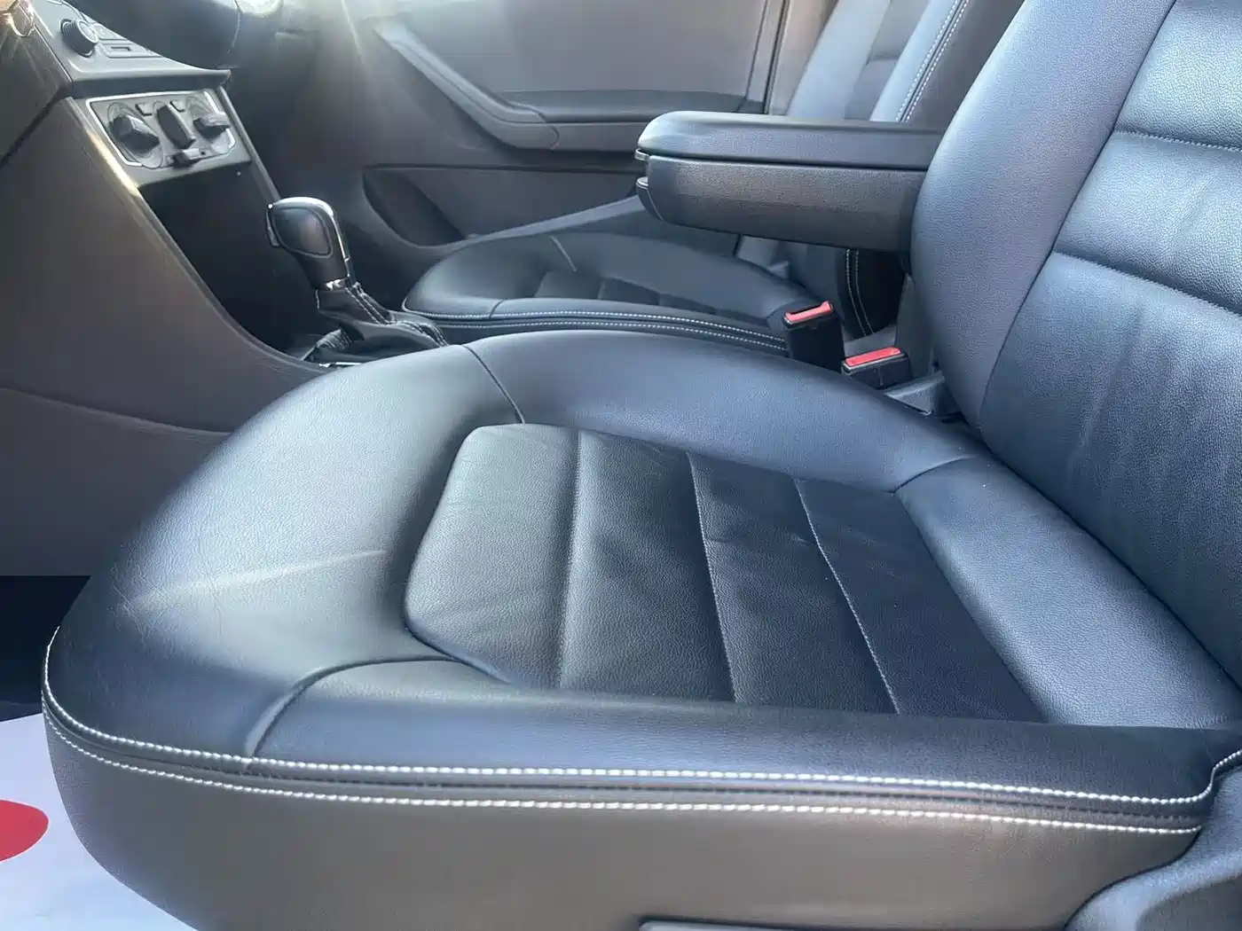Volkswagen Jetta 2015 1.6L Automatic Luxury фото 20