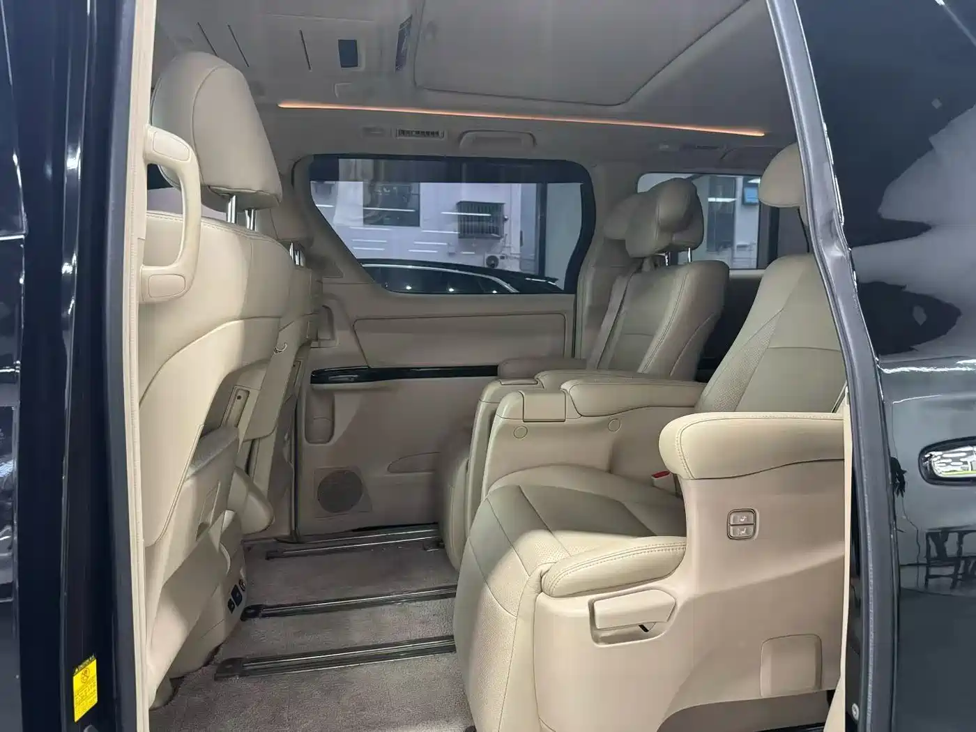 Toyota Alphard 2012 3.5L Luxury Edition фото 6