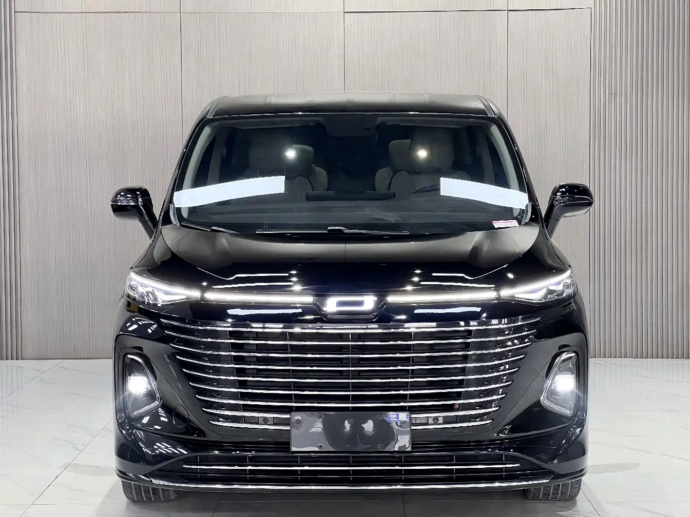 Besturn M9 2023 2.0T Premium 70th Anniversary Edition фото 2