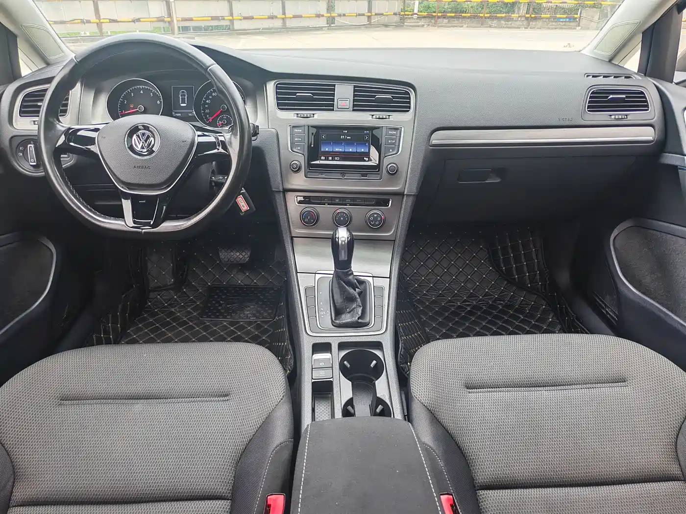 Volkswagen Golf 2016 1.6L Automatic Comfort фото 9