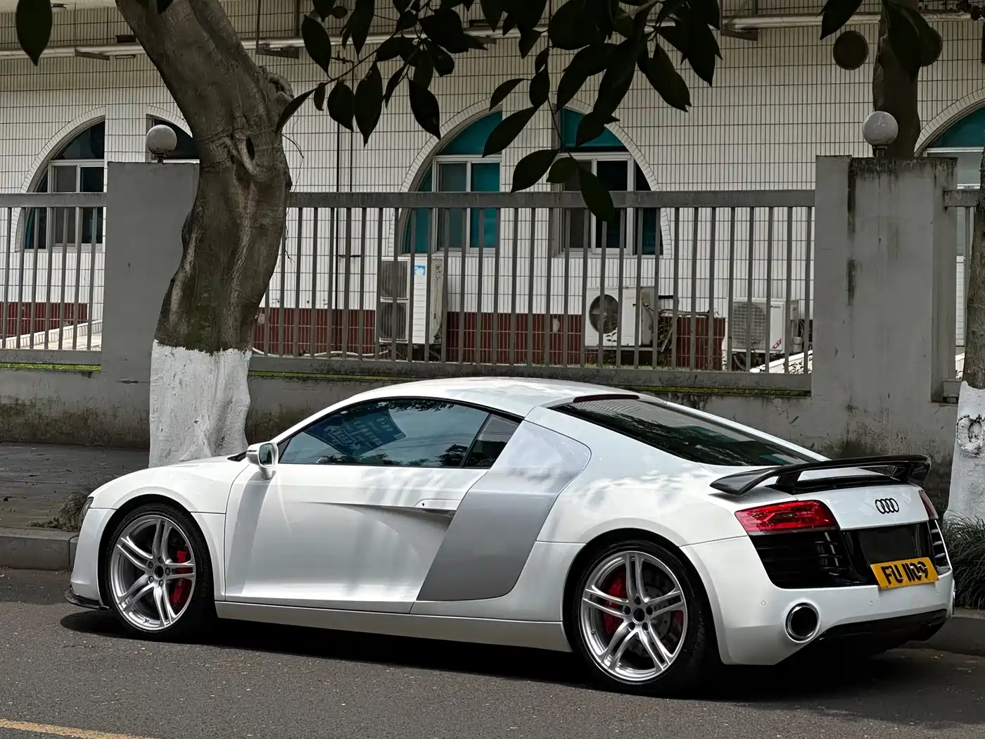 Audi R8 2014 4.2 FSI quattro фото 4