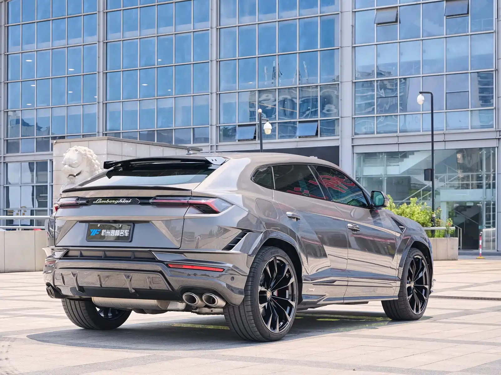 Фото 9 - Lamborghini Urus