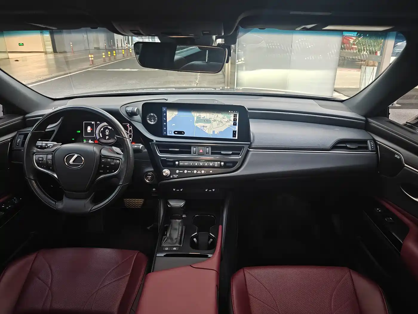 Lexus ES 2022 300h Silver Limited Edition фото 8