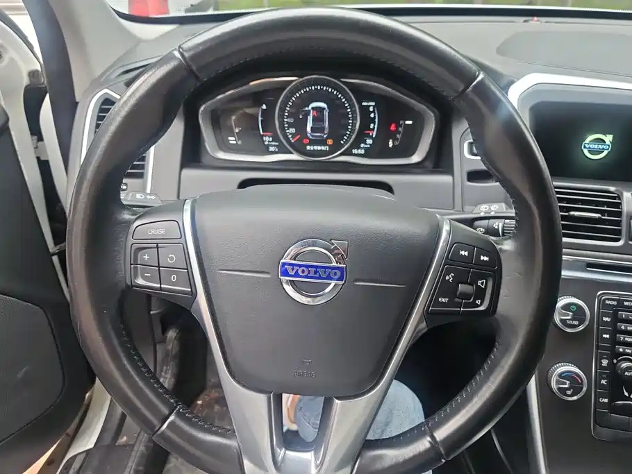 Фото 15 - Volvo XC60