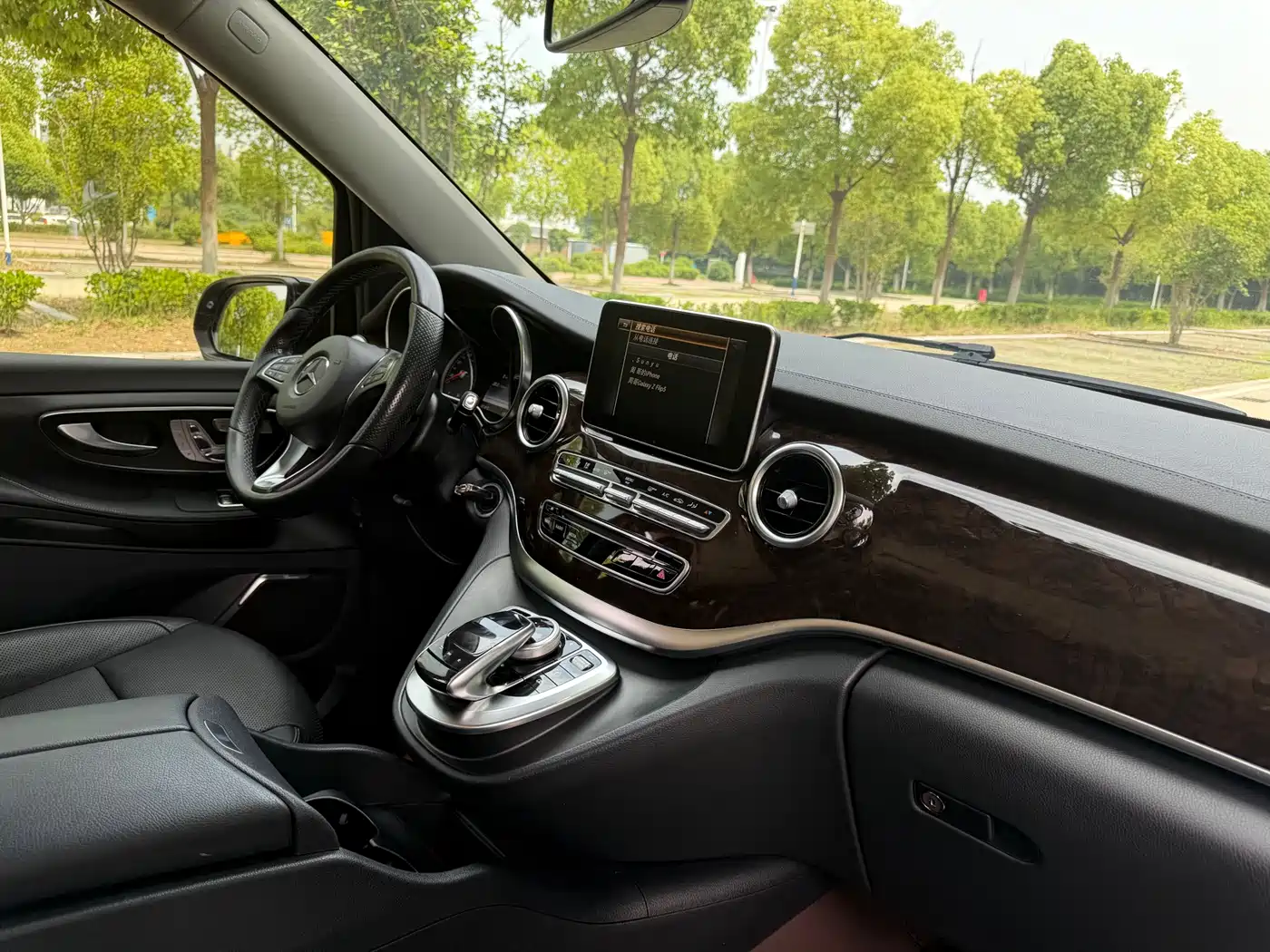 Mercedes-Benz V-Class 2017 Model V 260 L Premium Extended Edition фото 17