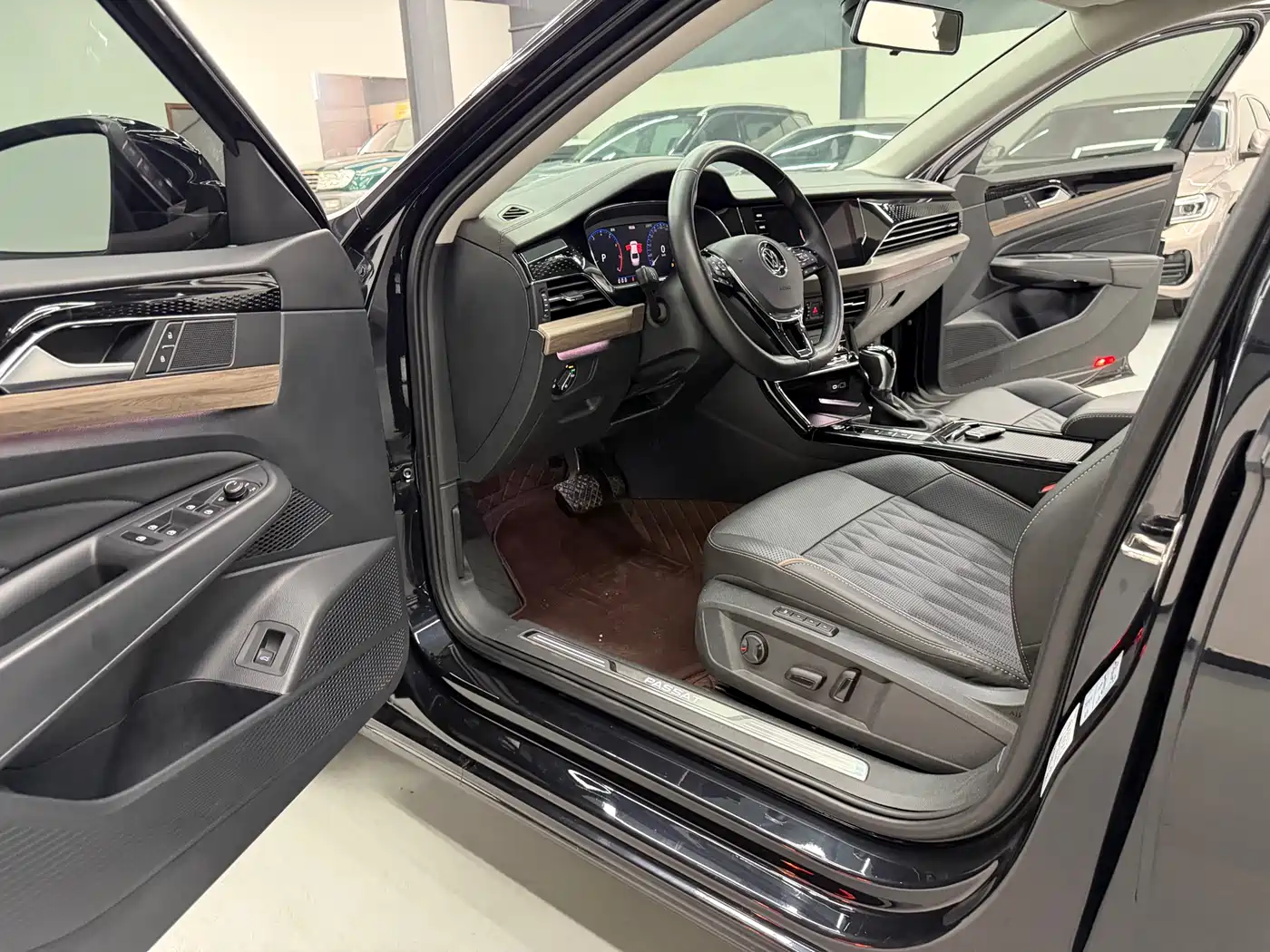 Volkswagen Passat 2020 Facelift 380TSI Luxury China VI фото 13