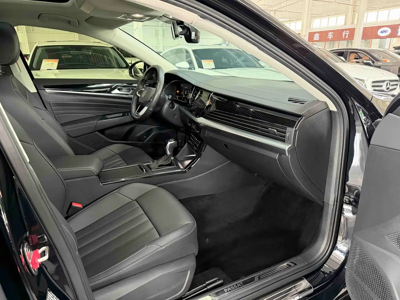 Volkswagen Passat 2023 280TSI Elite Edition фото 17