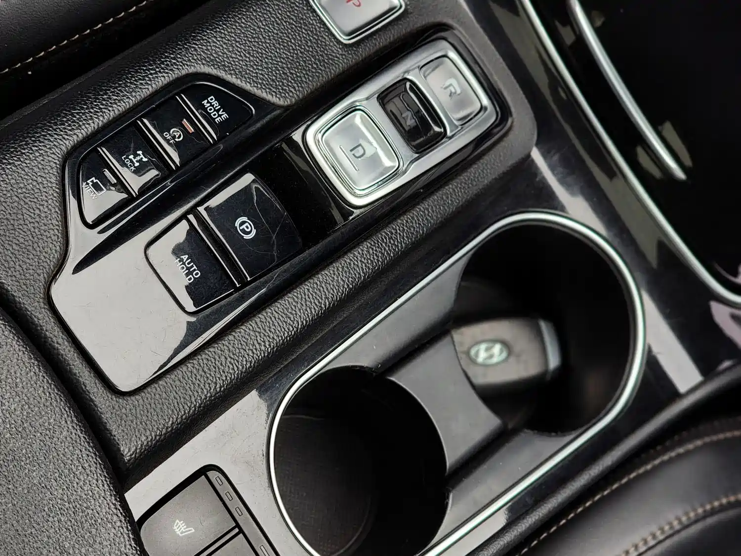 Photo 14 - Hyundai Santa Fe