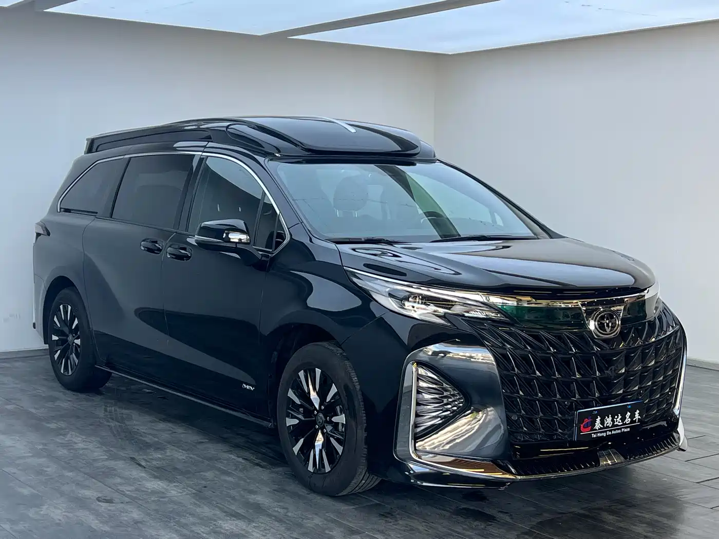 Toyota Sienna 2024 2.5L Hybrid Ultimate Premium Edition фото 4