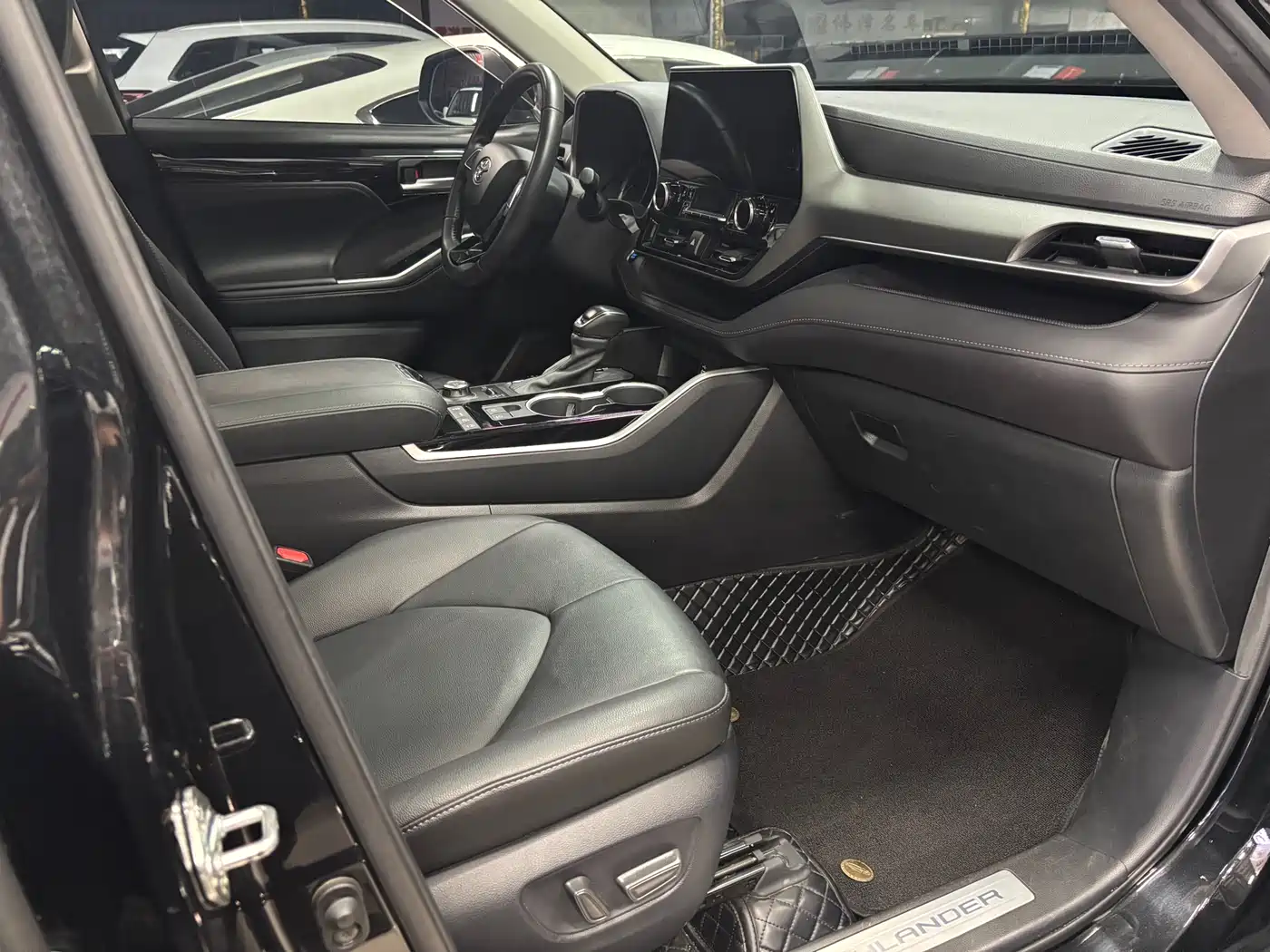 Toyota Highlander 2022 380T 4WD Premium 7-Seater фото 4