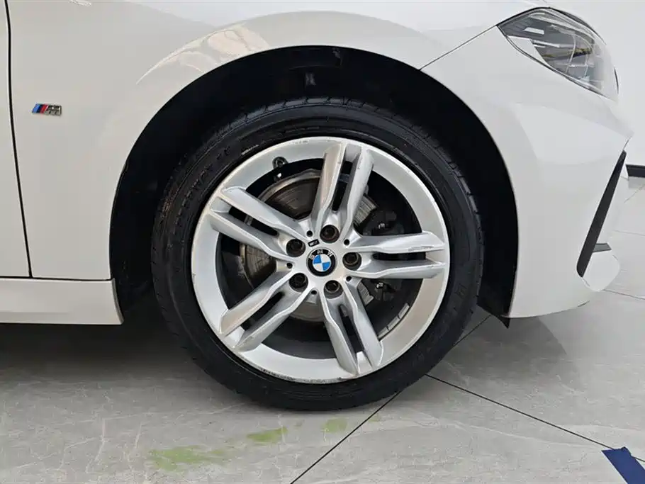 BMW 1 Series 2021 120i M Sport Shadow Edition фото 6