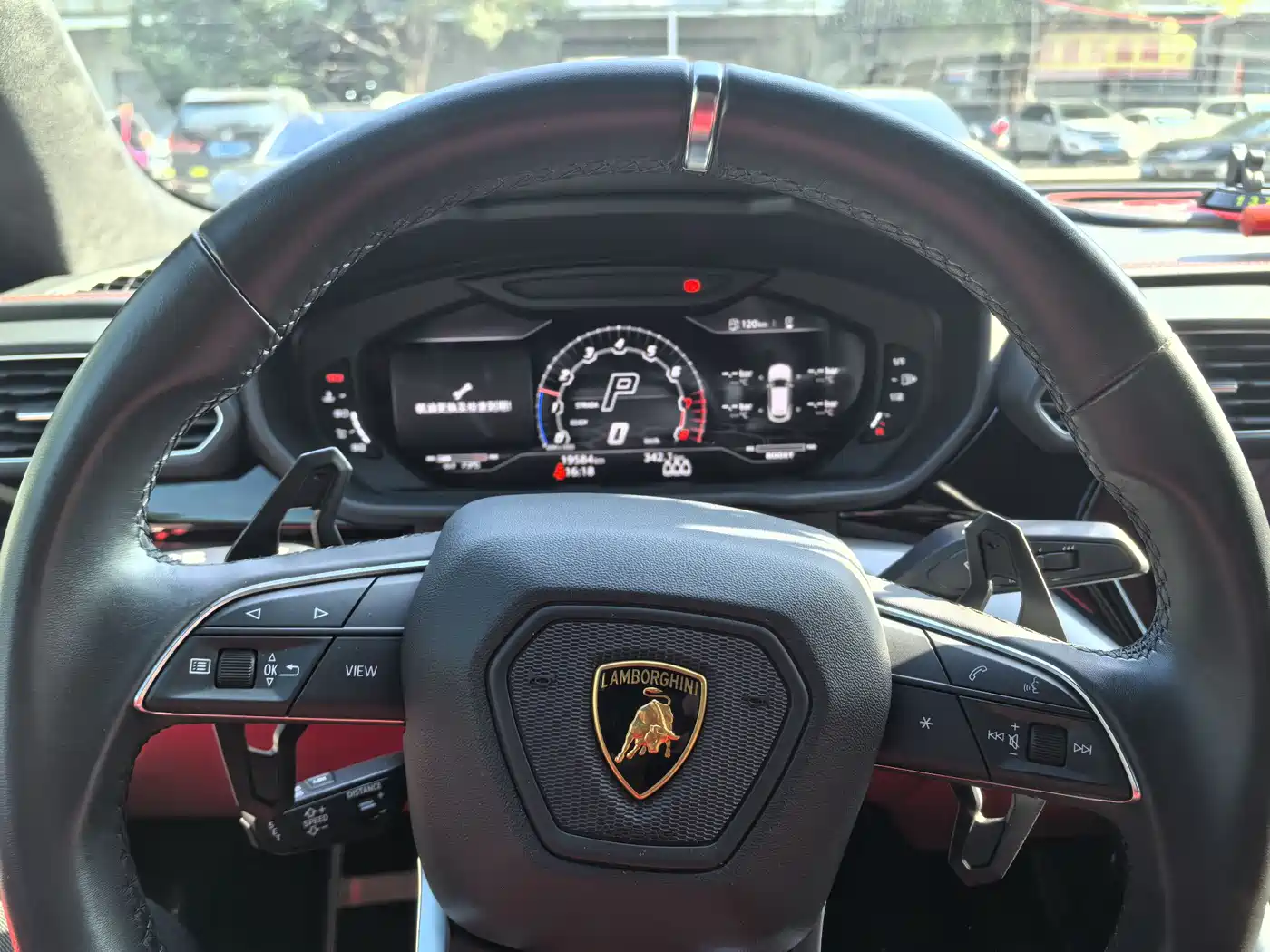 LAMBORGHINI URUS