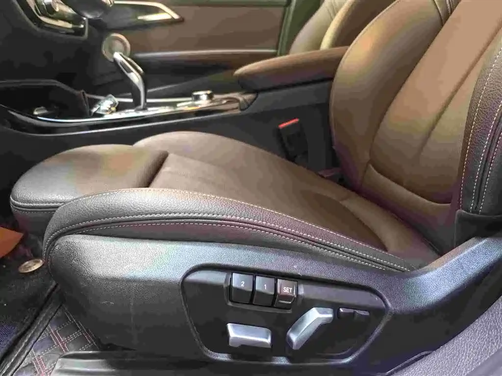 BMW 1 Series 2022 120i M Sport Shadow Edition фото 15