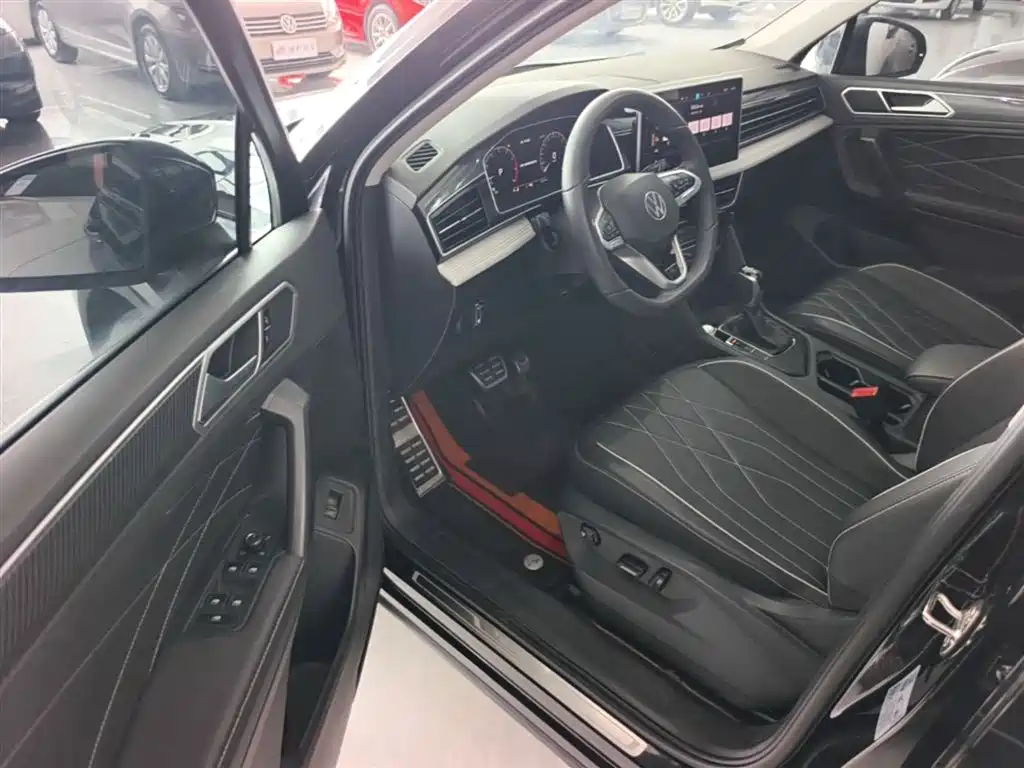 Volkswagen Tiguan L 2024 Outstanding 330TSI Auto 2WD R-Line Dragon Glory Edition фото 16