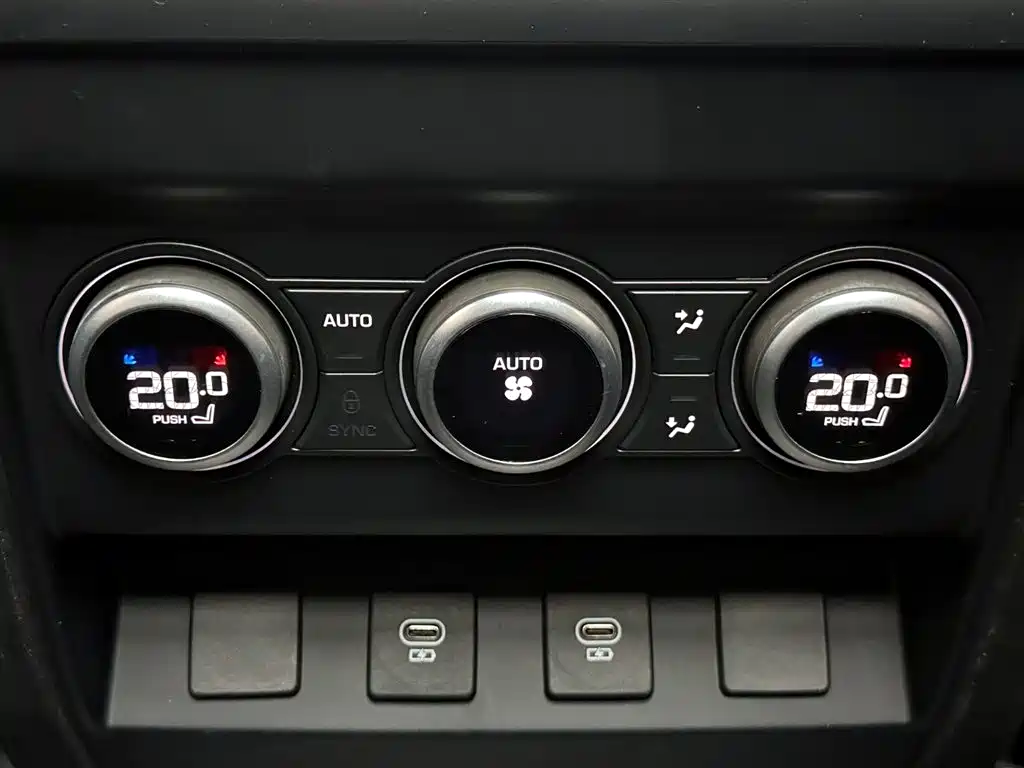 Land Rover Defender 2023 Facelift 110 3.0T P400 X-DYNAMIC HSE фото 16
