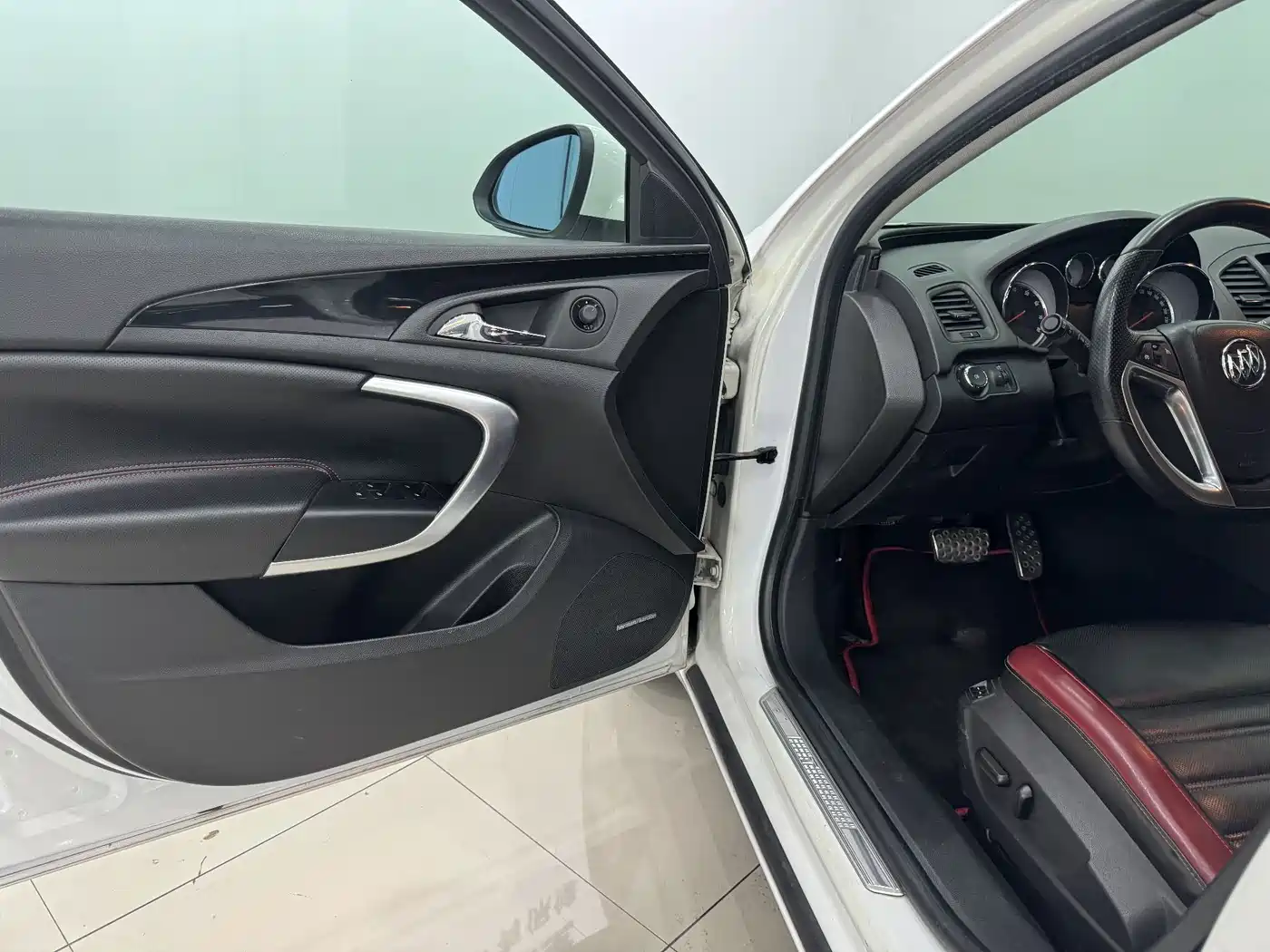 Buick Regal 2011 GS 2.0T Super Sport Edition фото 5