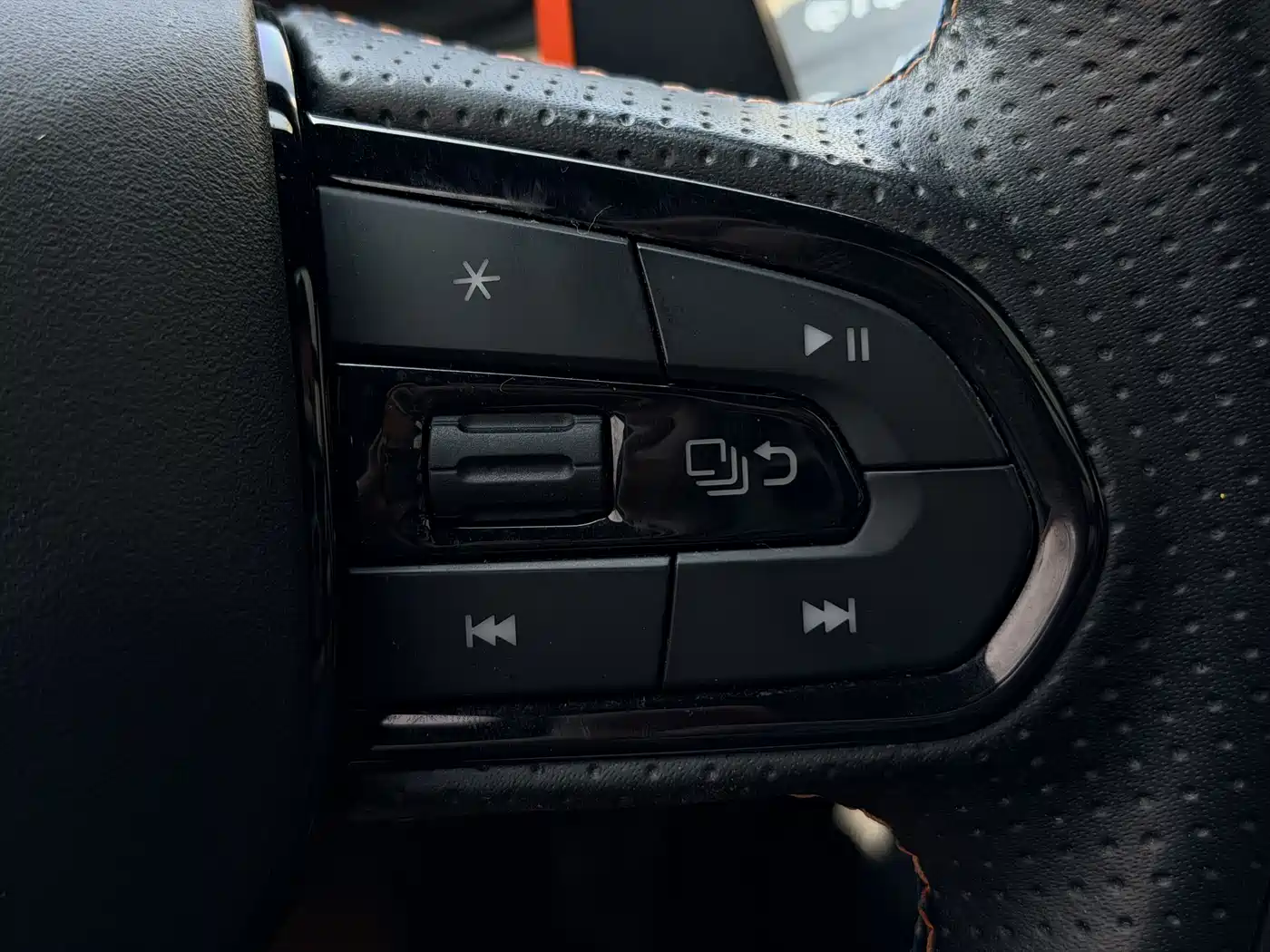 LYNK & CO. 02 HATCHBACK