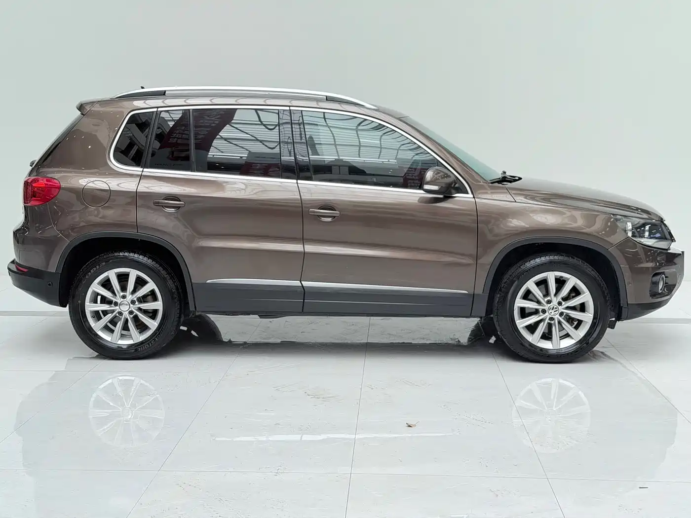 Volkswagen Tiguan 2012 2.0TSI Luxury Edition фото 3