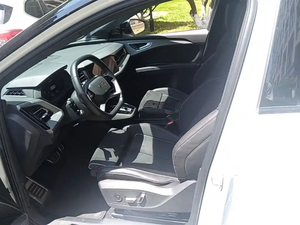 Audi Q5 e-tron 2022 40 e-tron Starlight Mech Suit фото 11