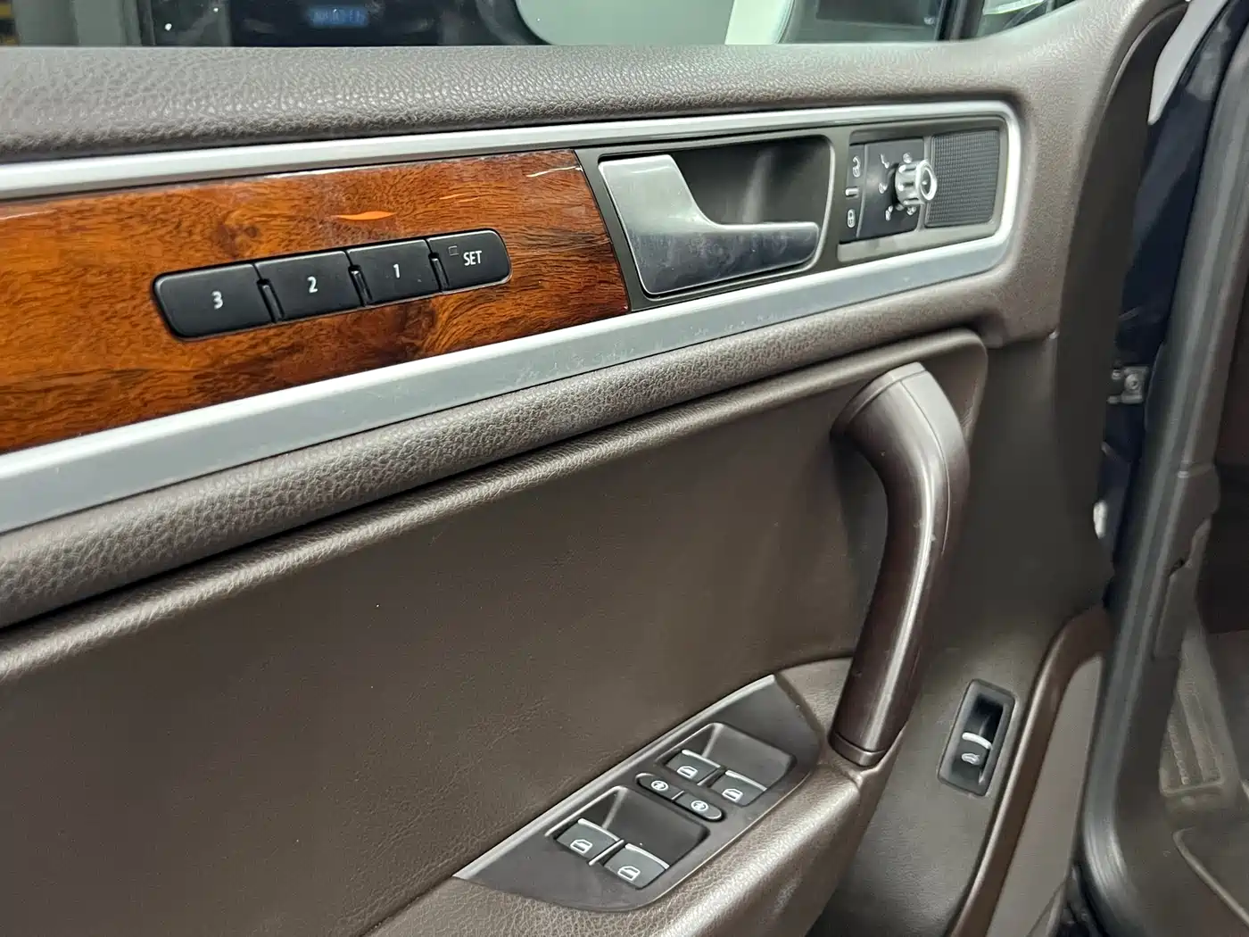 Volkswagen Touareg 2011 3.0TSI Premium фото 13