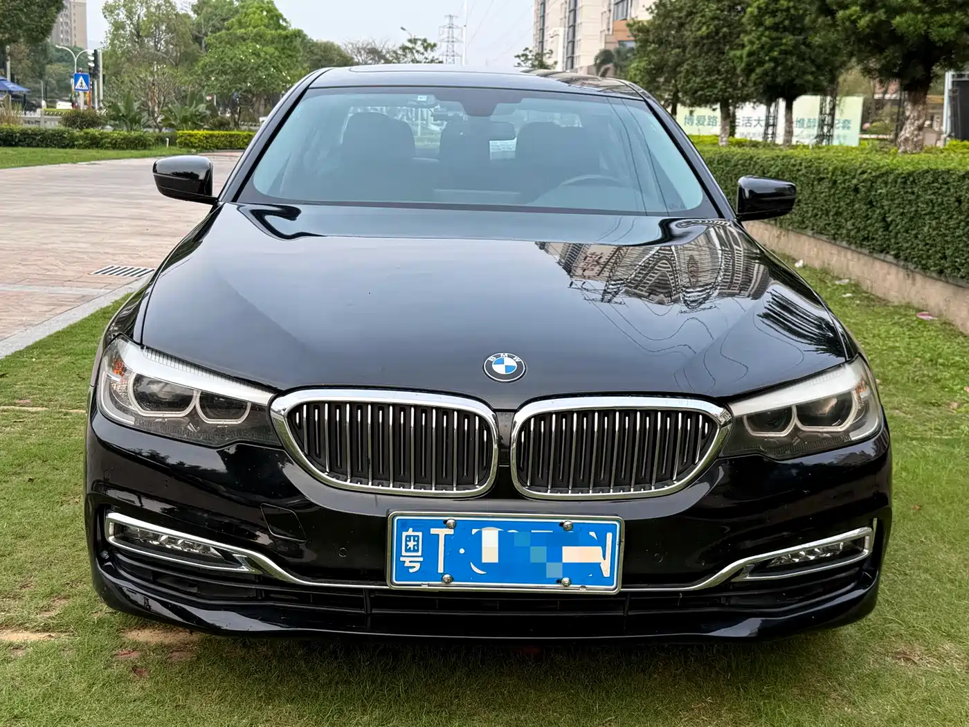 BMW 5 Series 2018 525Li Luxury Package фото 2