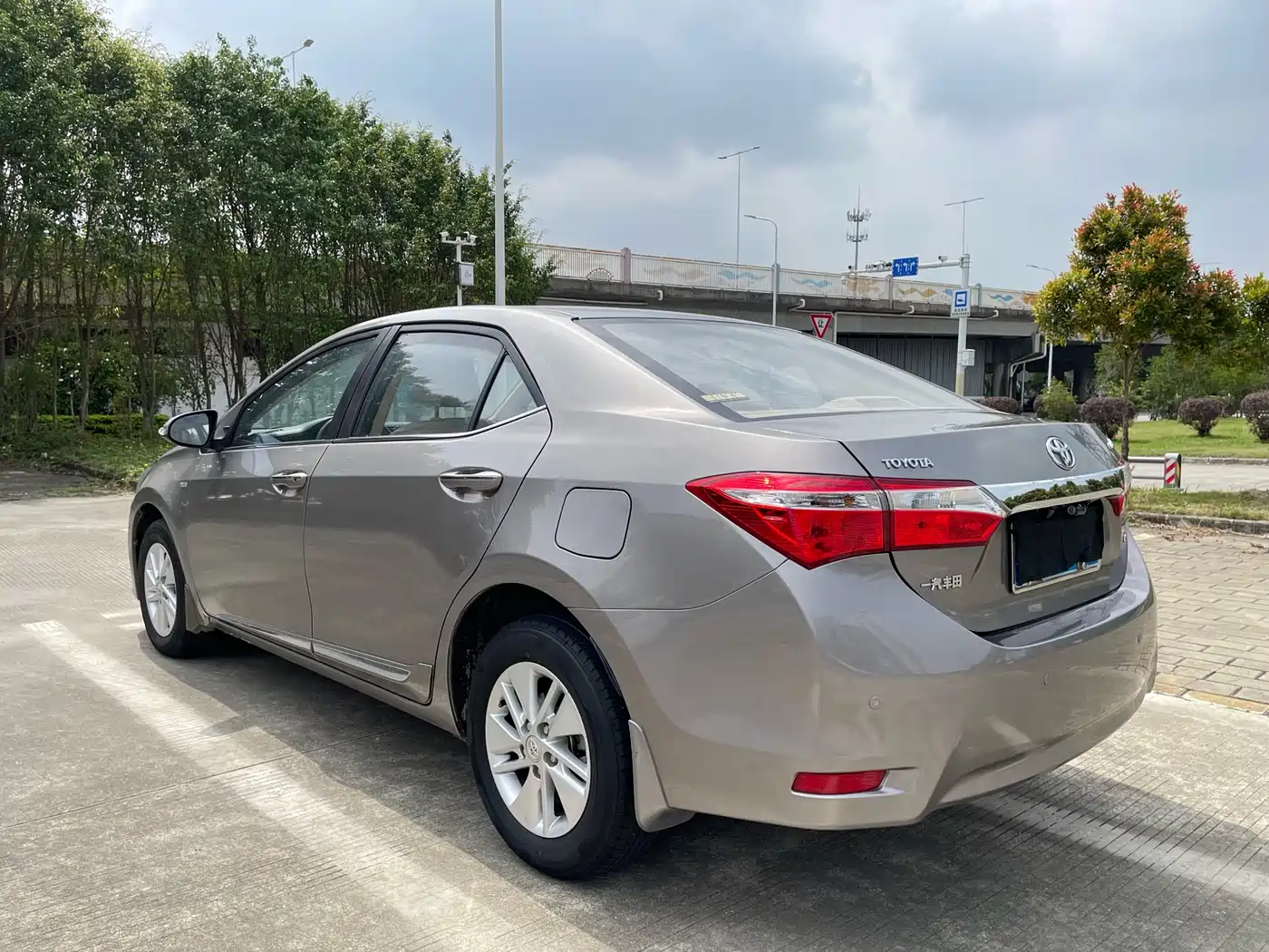 Toyota Corolla 2014 1.6L CVT GL-i фото 7