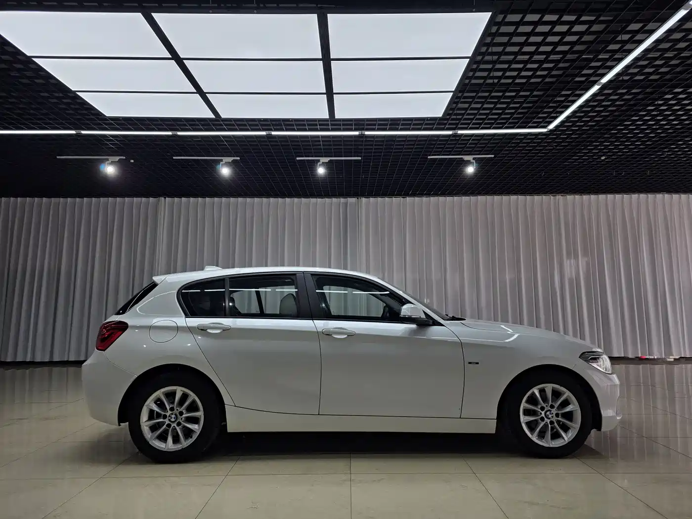 BMW 1 Series (Import) 2015 118i Urban Design Package фото 4