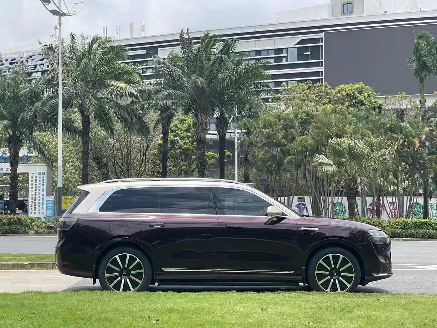 AITO Wenjie AITO M9 2024 Extended Range Ultra 42kWh 6-Seater фото 7