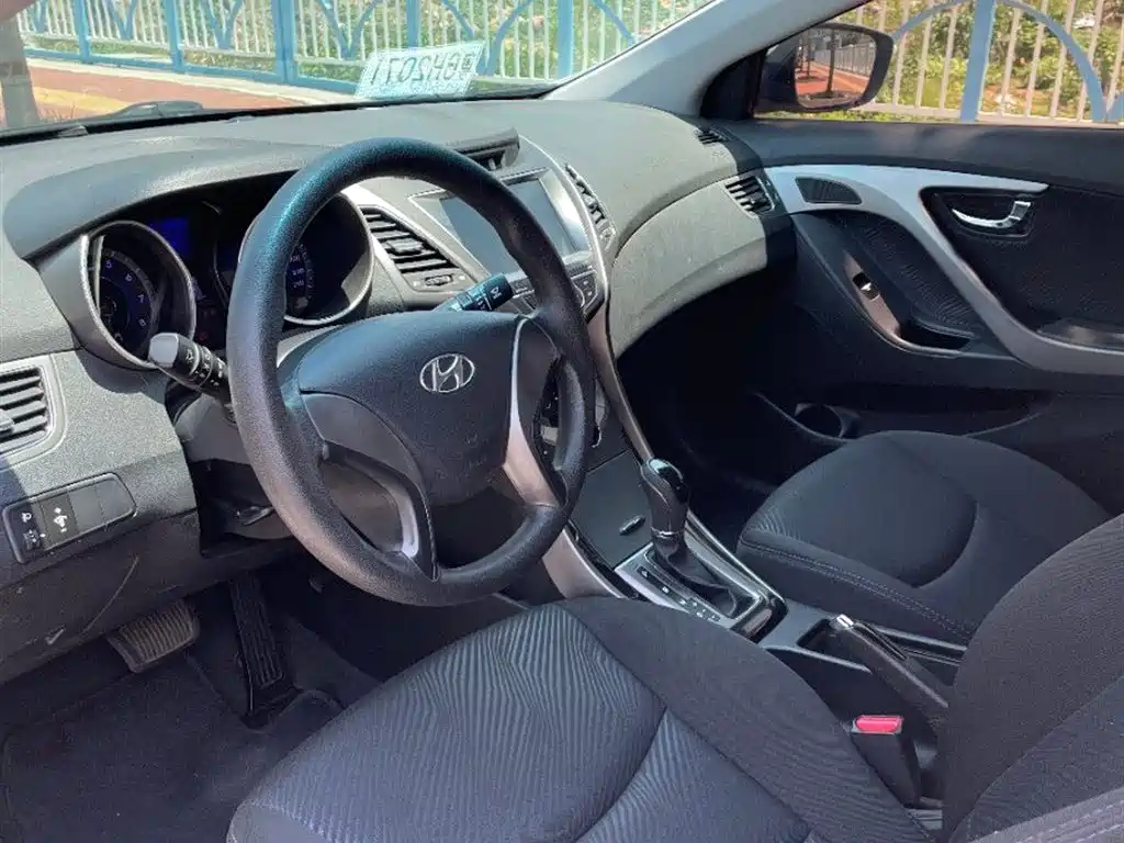 Hyundai Langdong 2013 1.6L Automatic Leading фото 9