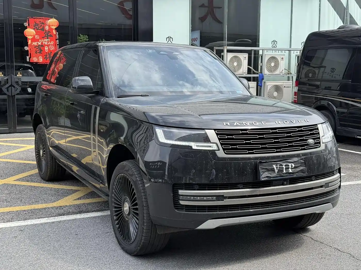 Land Rover Range Rover 2023 Facelift 3.0 L6 400PS Prosperity Extended Version фото 2