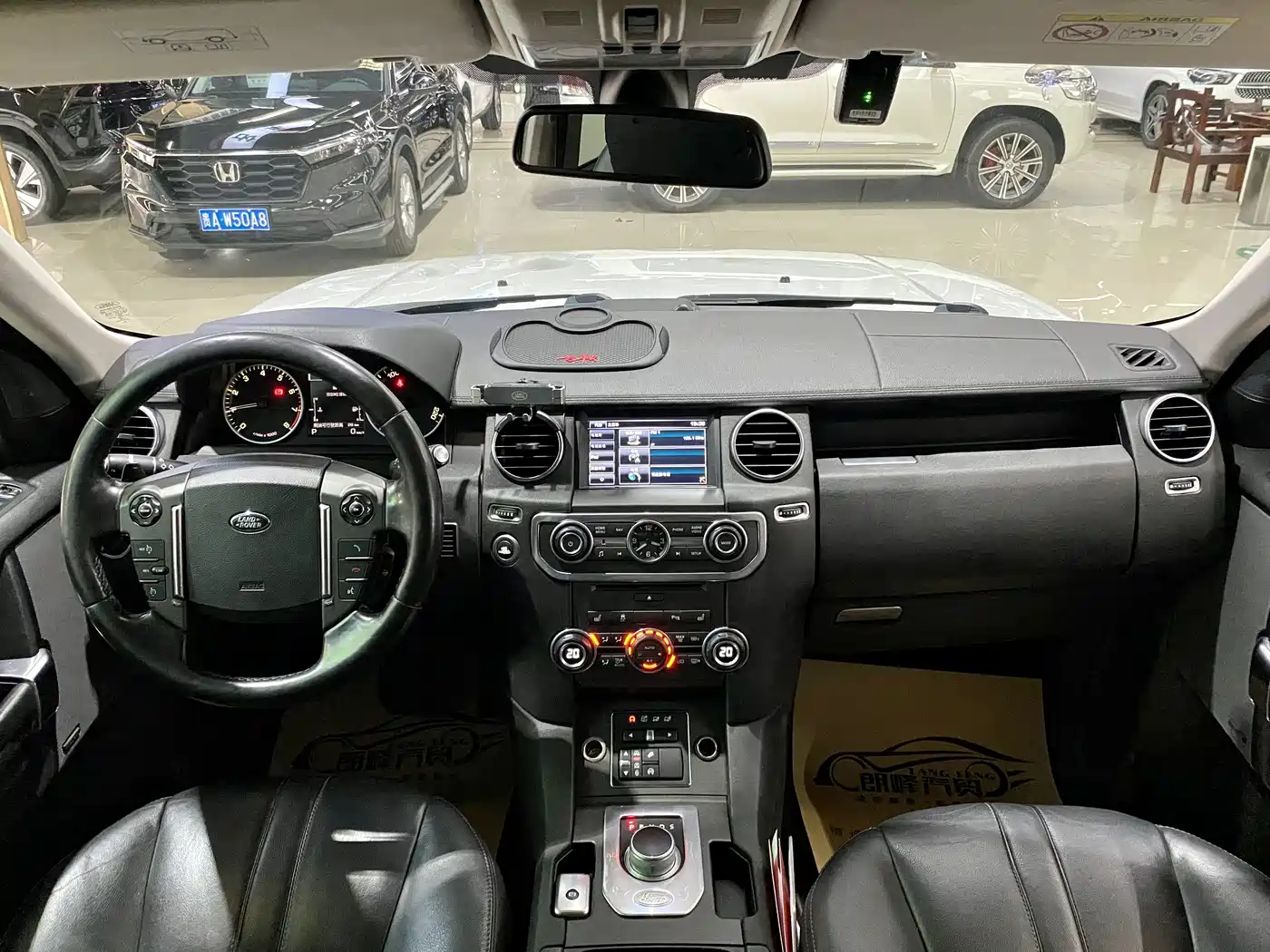Land Rover Discovery 2014 3.0 SC V6 HSE фото 17
