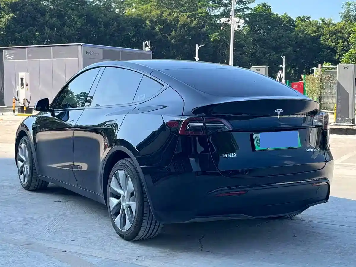 Фото 10 - Tesla Model Y