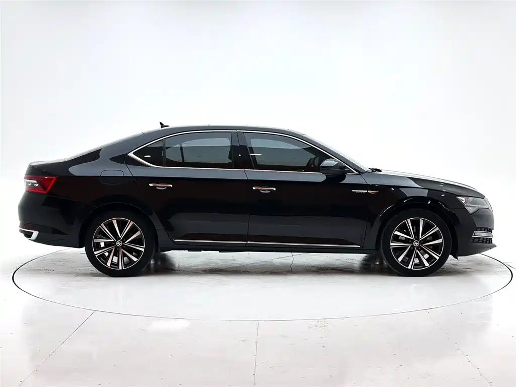Škoda Superb 2023 TSI280 DSG Premium Edition фото 9