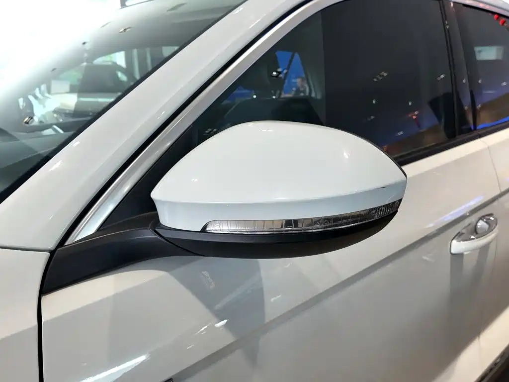 Volkswagen T-Roc, миниатюра 3