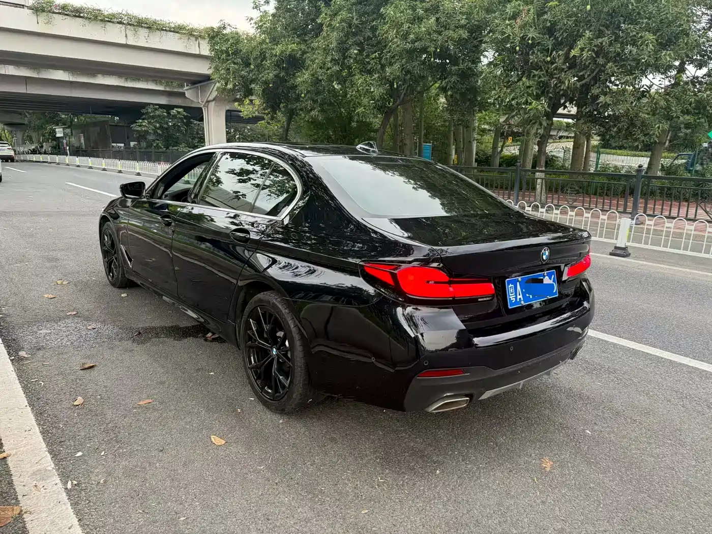 BMW 5 Series 2022 530Li Exclusive M Sport Package фото 3