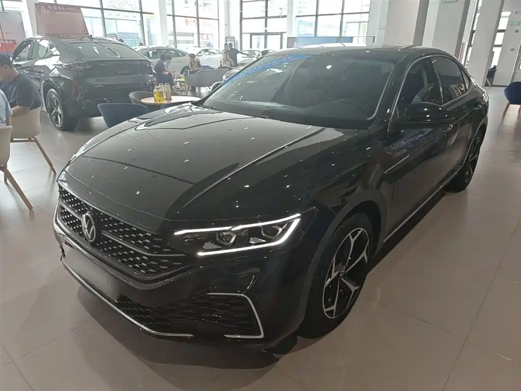 Volkswagen Passat 2025 Outstanding 380TSI Starlight Dragon Glory Edition