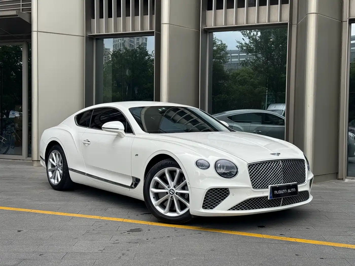 Bentley Continental 2020 4.0T GT V8 фото 2