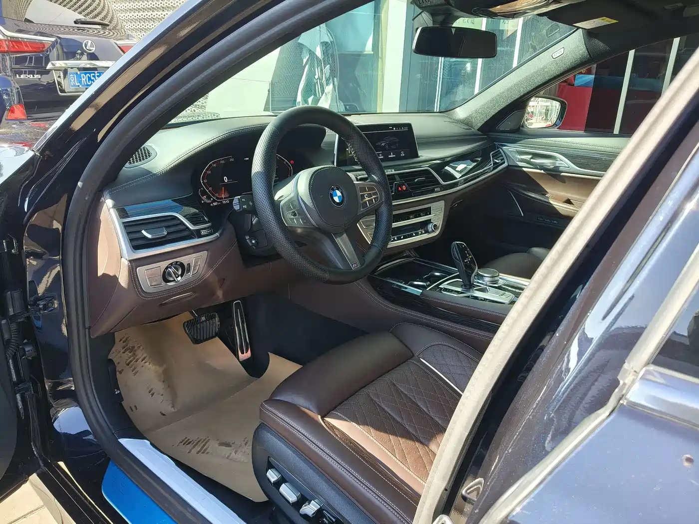 BMW 7 Series 2021 Model 740Li Leading M Sport Package фото 9