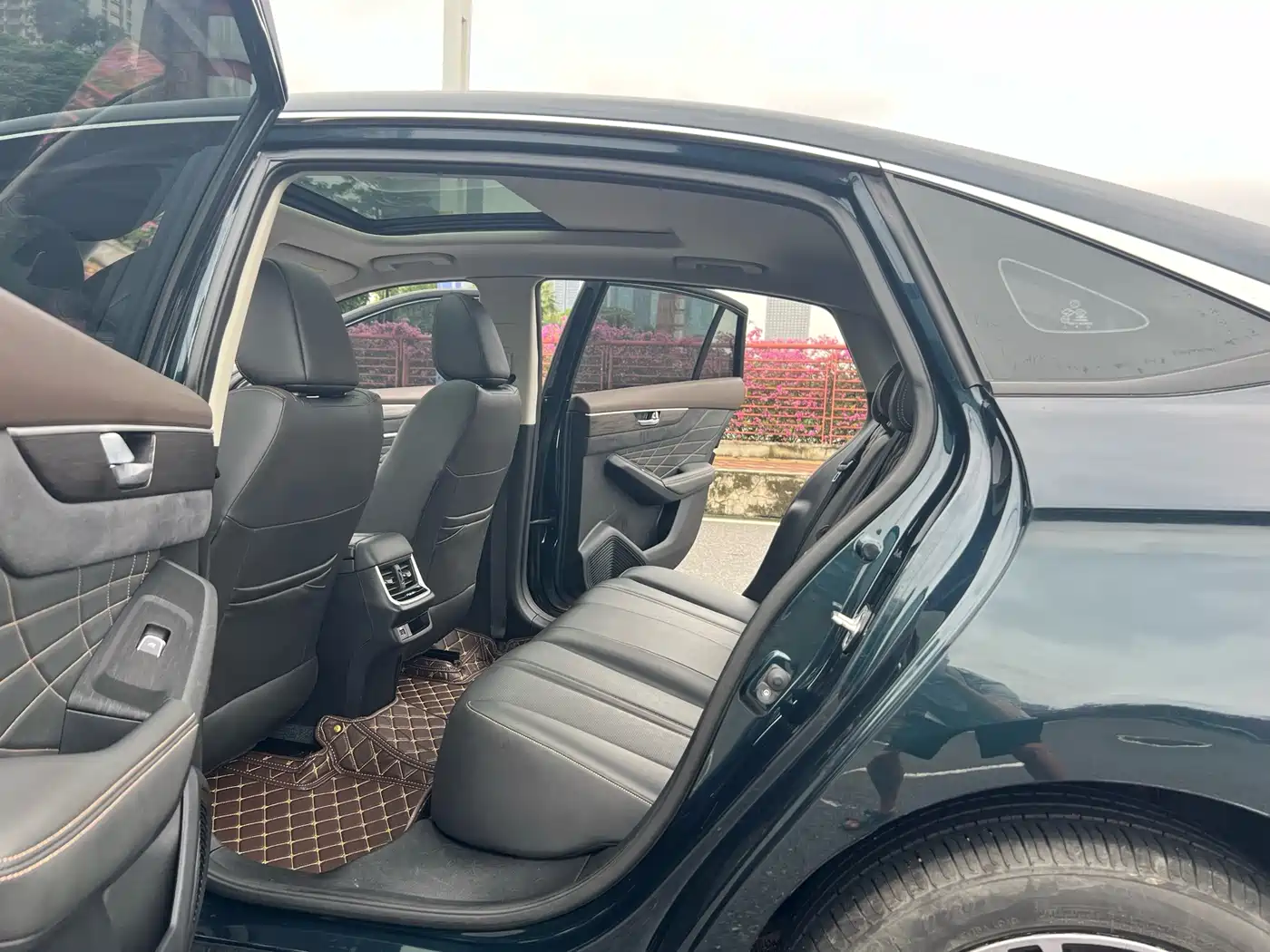 DONGFENG YI HYUN MAX