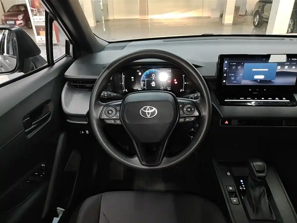 Toyota Corolla Cross 2025 2.0L Pioneer Edition фото 11